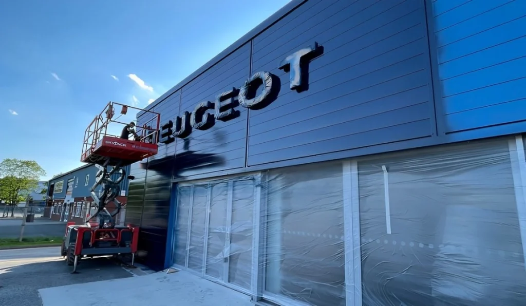 Shop-Front-Spraying
